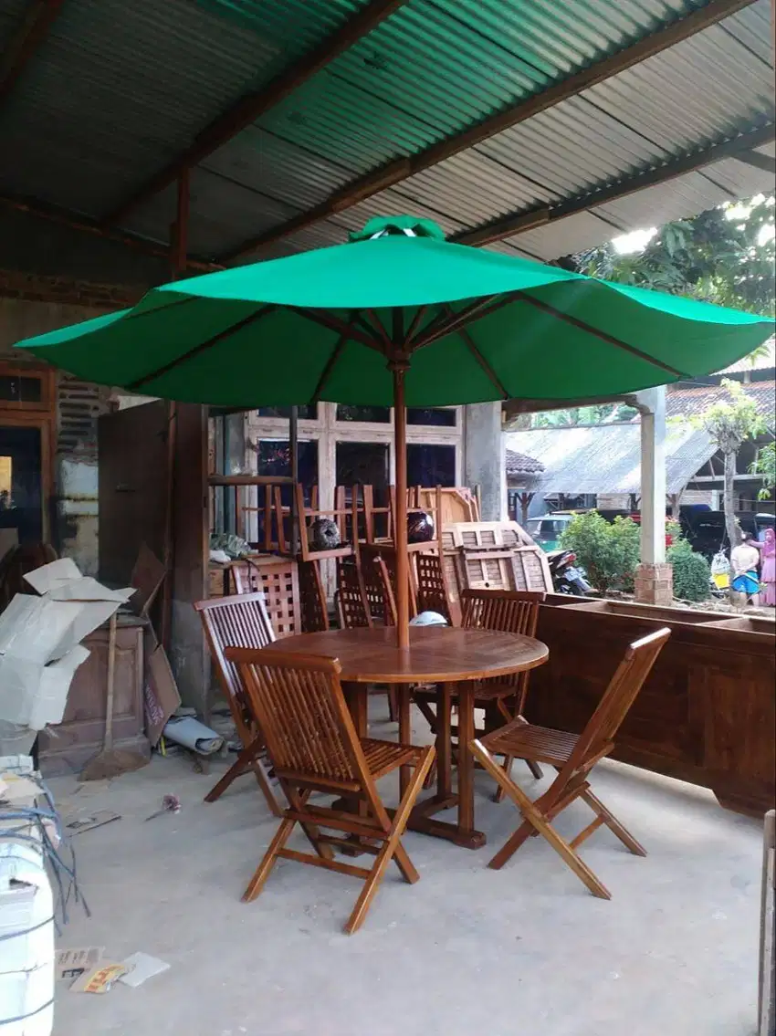 Meja Bulat  Kursi Berpayung Cafe