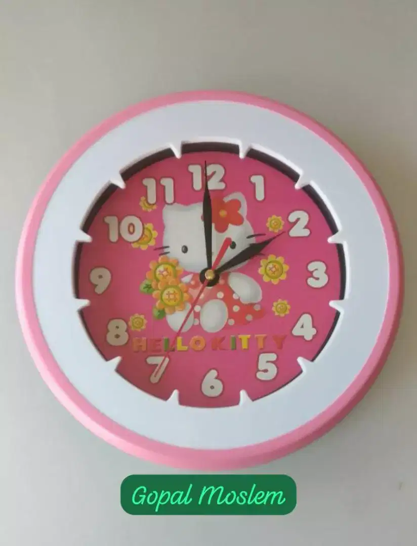 JAM HELLO KITTY LUCU JAM DINDING
(Jam favorit anak,warna jrengg)