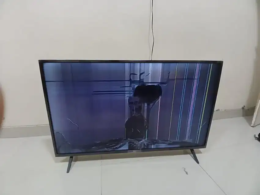 SMART TV LG 43 INCH MASIH NYALA LCD PECAH