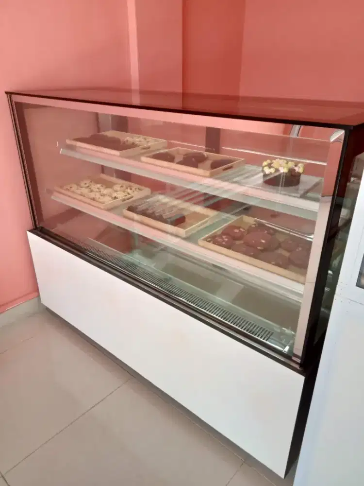 Showcas Cake Medium Size