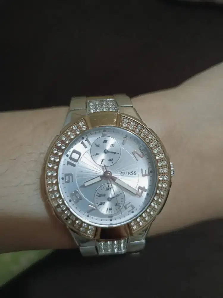 Dijual jam tangan wanita Guess