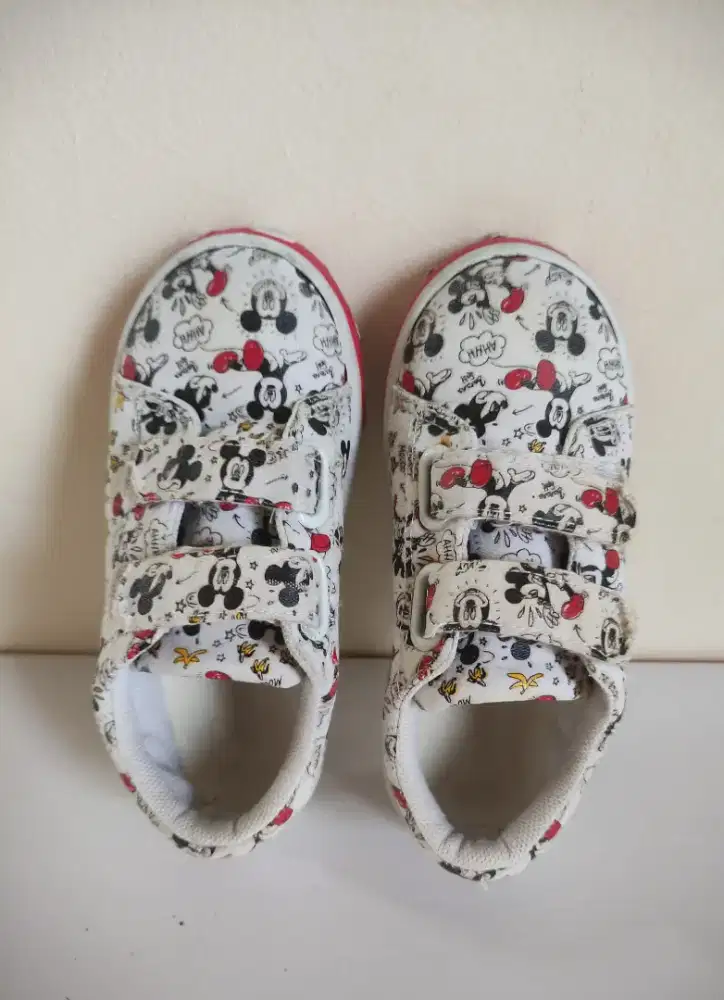 Sepatu casual Mikey mouse original UK. 29