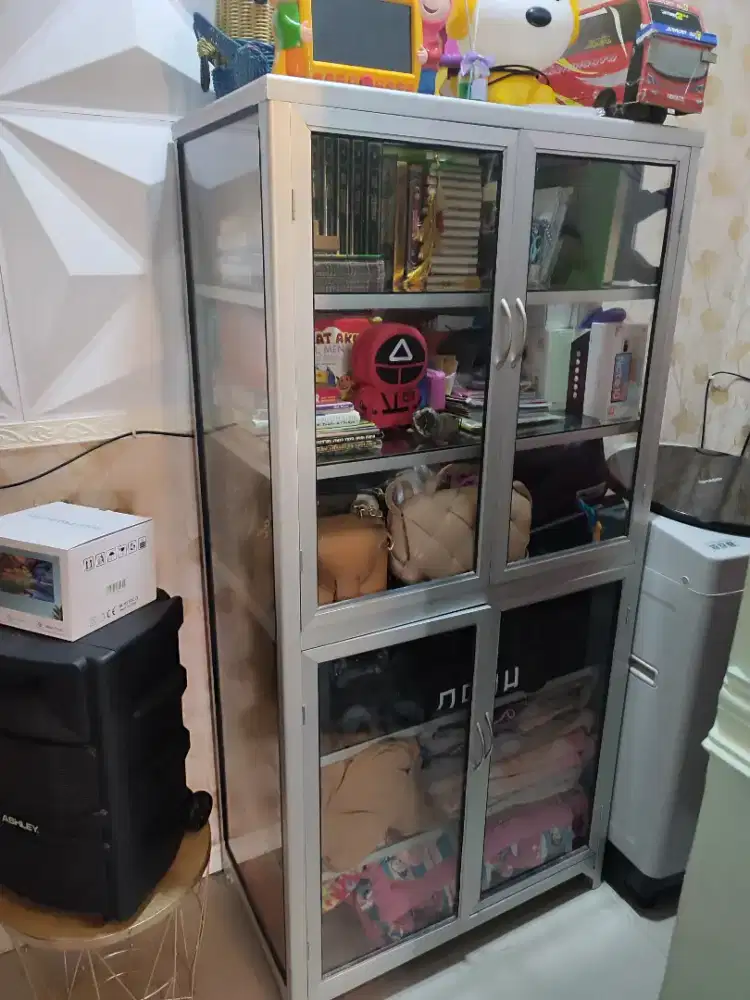 Di Jual Lemari Kaca Etalase