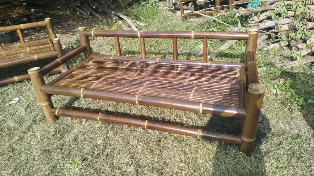 Dipan bambu minimalis