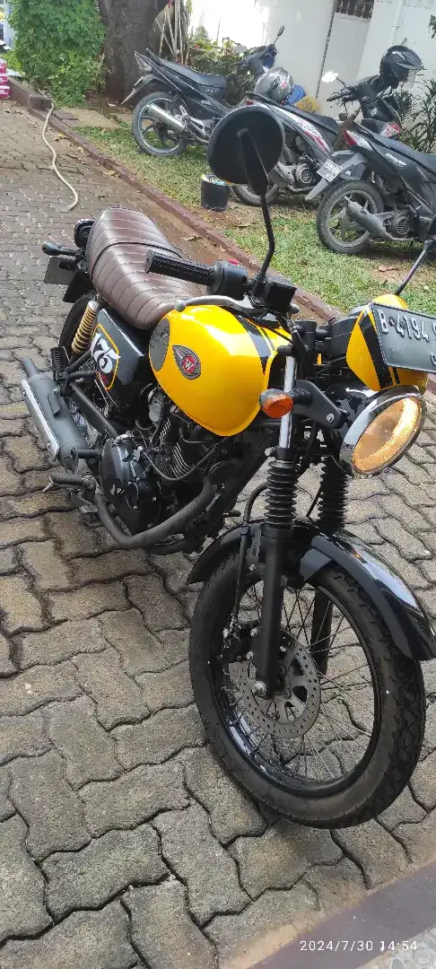 Kawasaki W175 Cafe Bekas berkelas..minim pemakaian