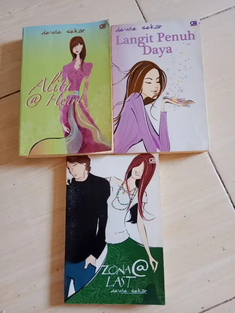 Novel Trilogi Karangan Dewie Sekar