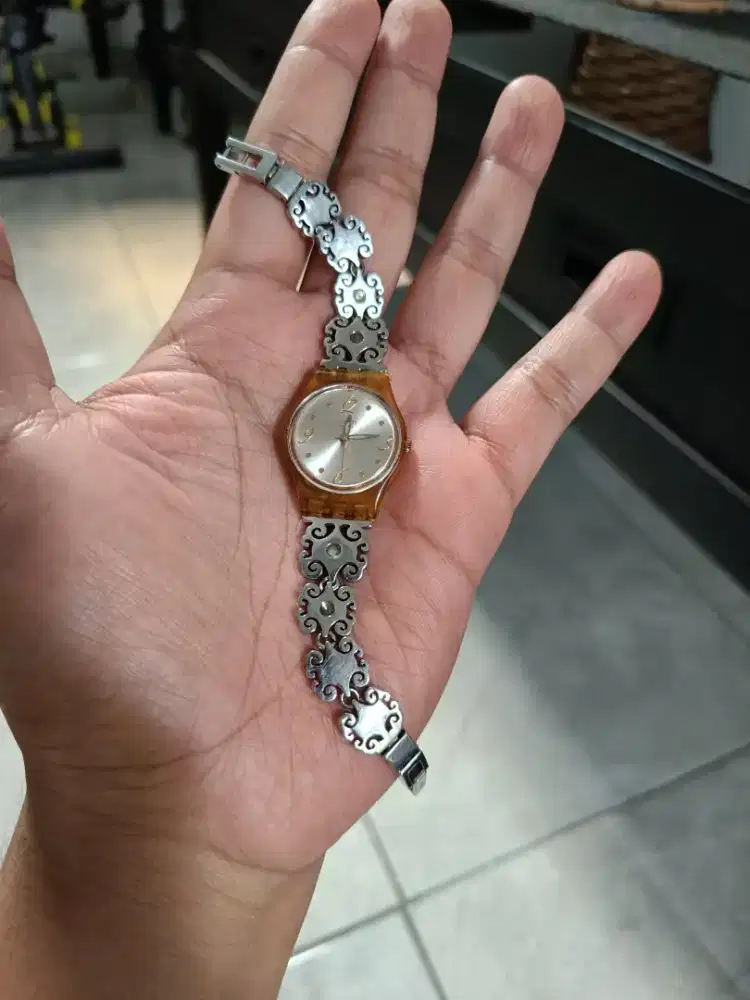 Jam Tangan Swatch Motif ukiran