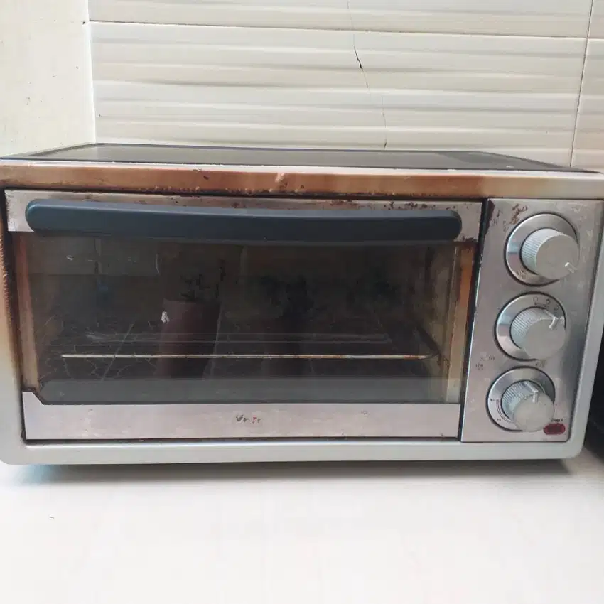 Oven toaster merek Kris Model KWS1015J-F3A