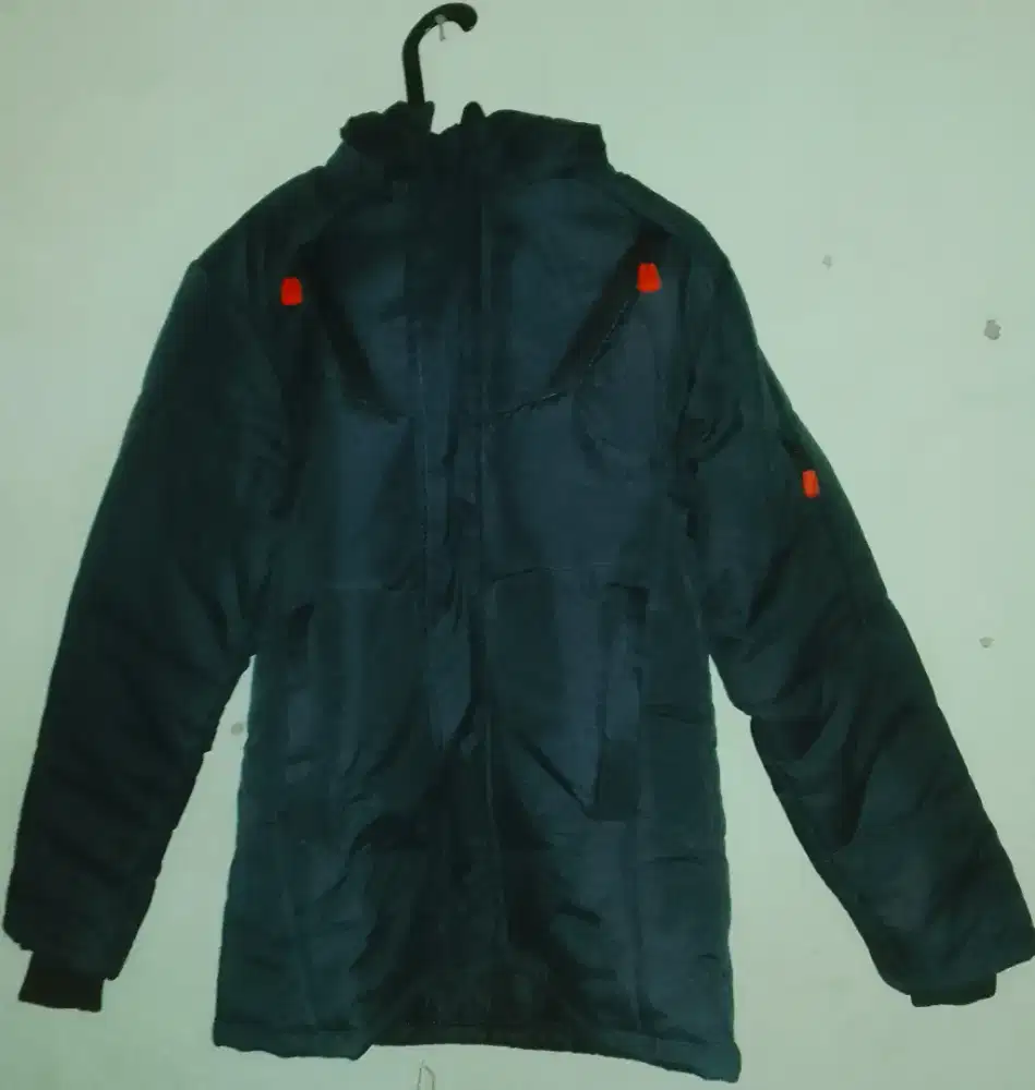 Dijual jaket parasut(gunung)tebal dan adem dipakai saat cuaca dingin