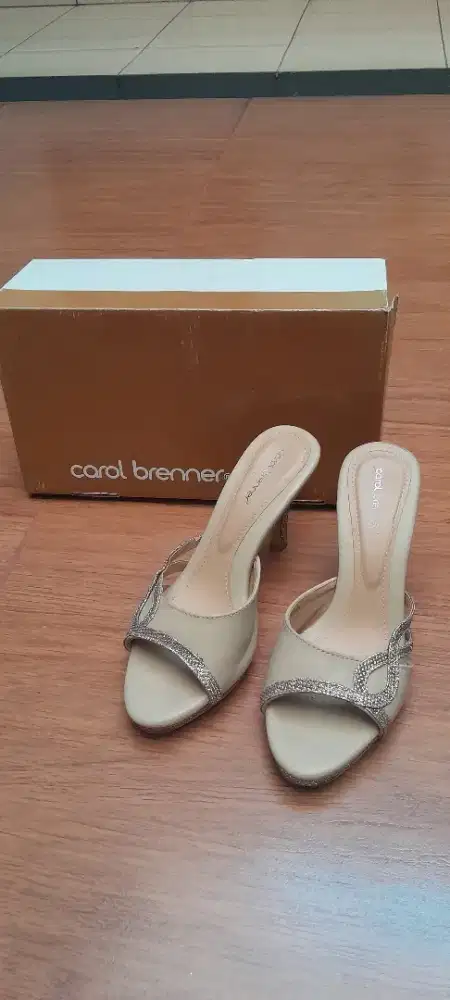 Sandal cream kulit sale aja
