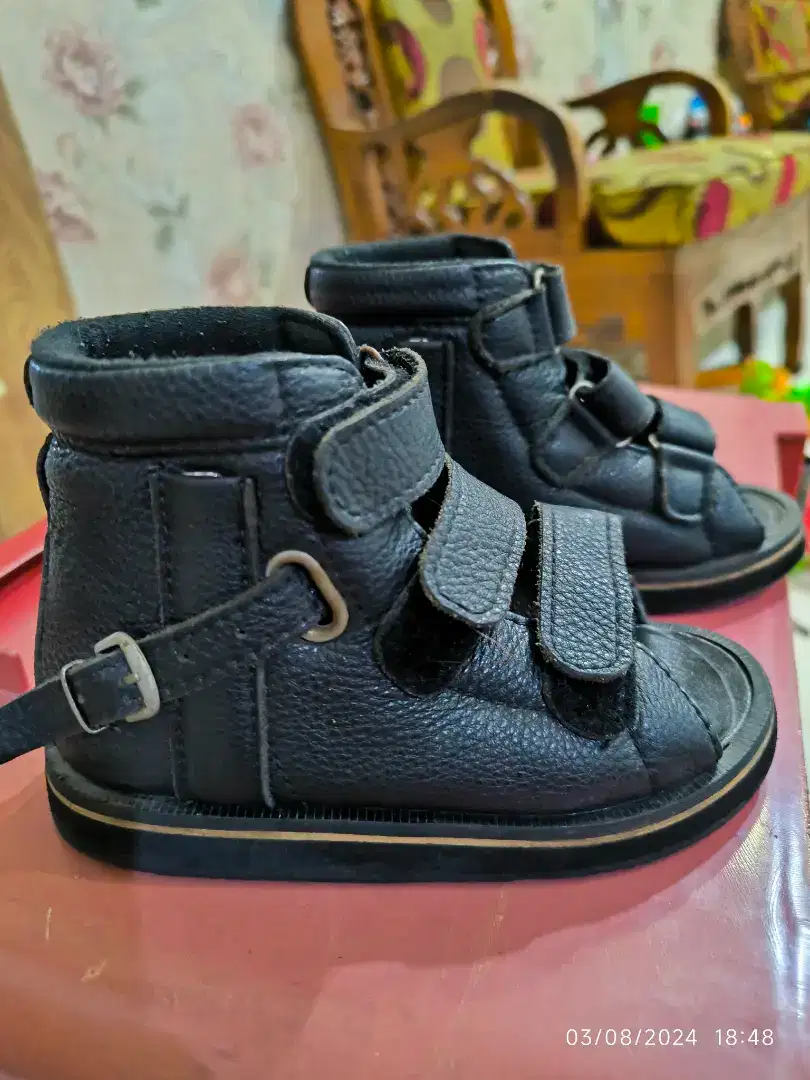 Sepatu ortopedi Anak balita