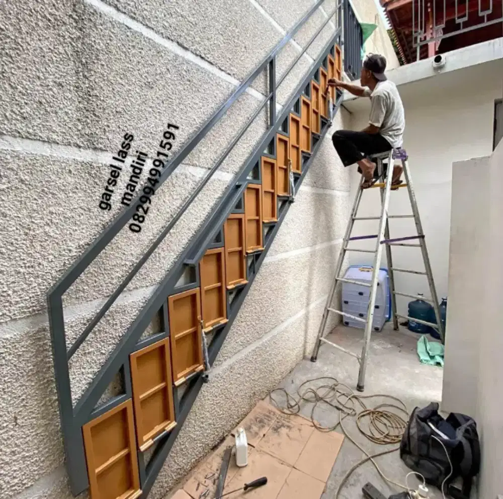 Tangga lipat moderen motip sekatrang