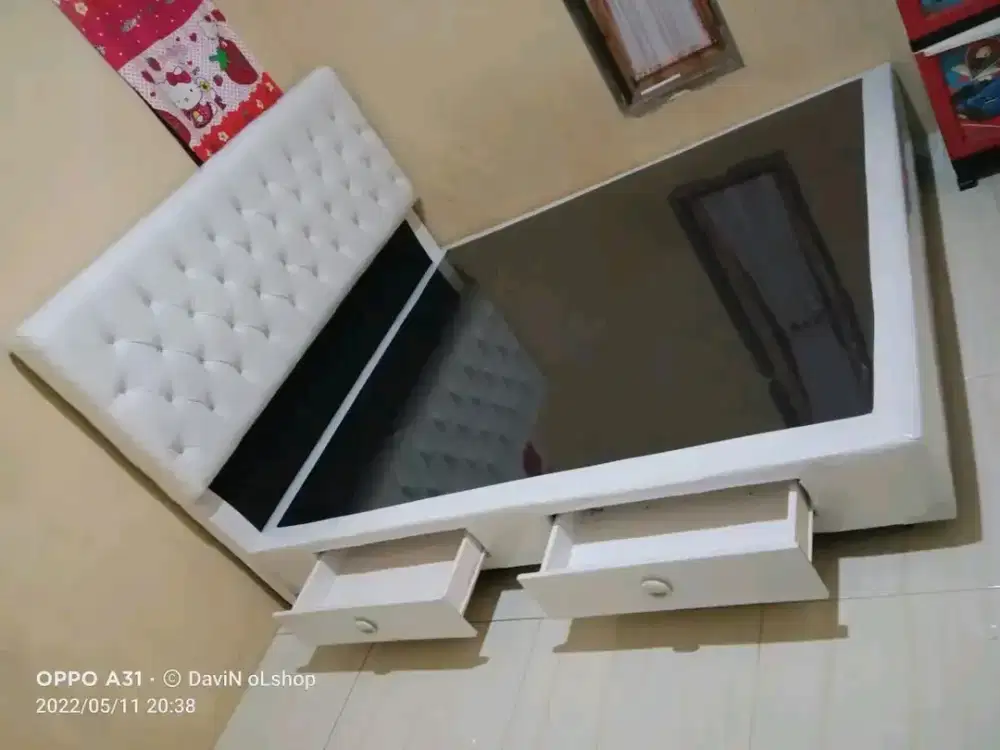 DIPAN SANDARAN + LACi Ukuran 160 x 200 cm