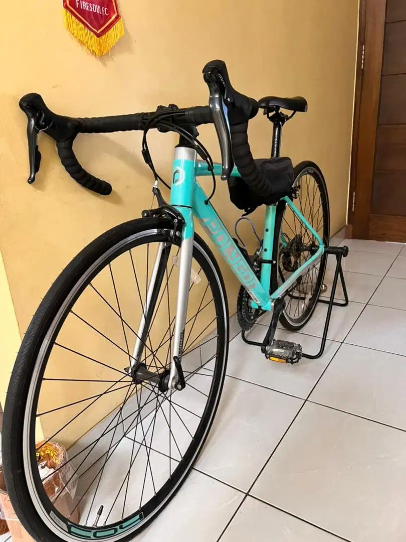 Sepeda roadbike polygon strattos s3