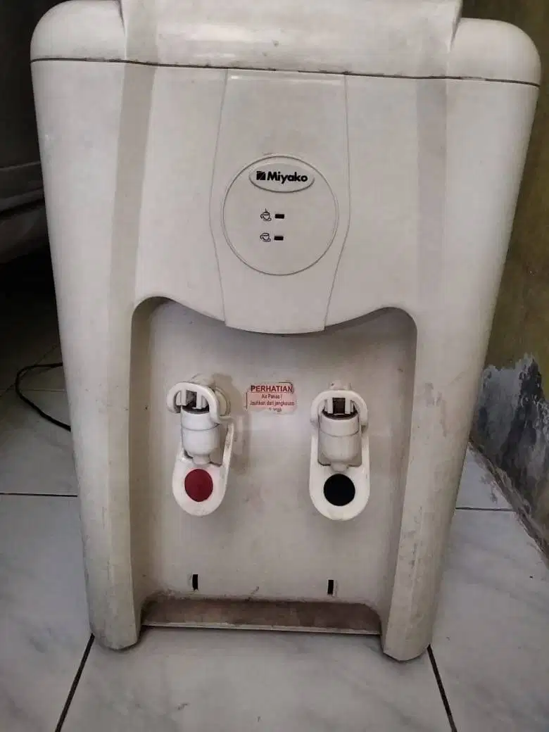 Dijual Dispenser panas dan dingin serta awet