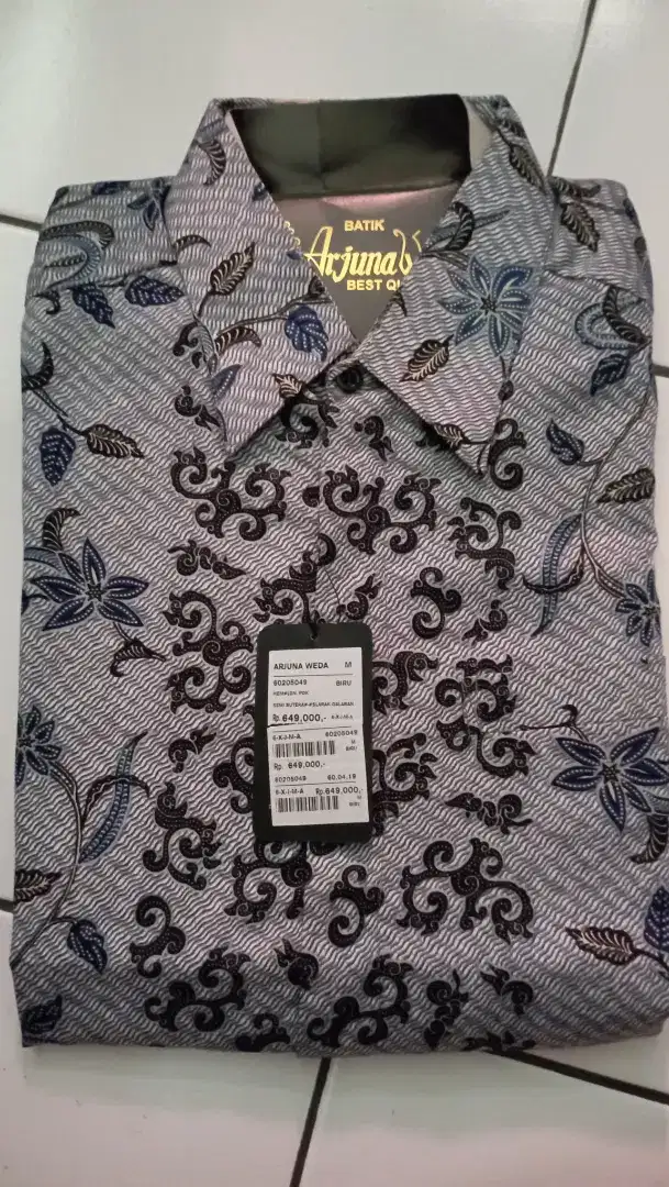Arjuna weda ori,size m,kondisi baru,jual 400k