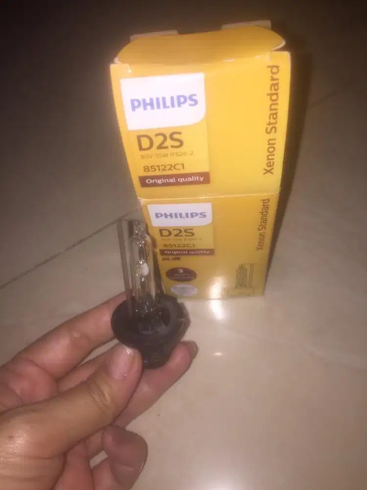 Lampu mobil original