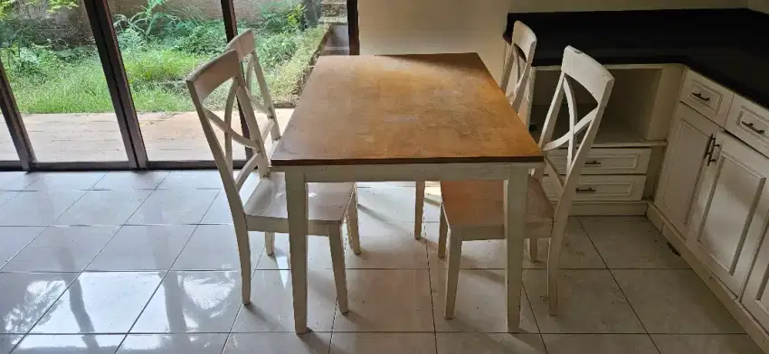 Dijual meja makan 4 kursi merk informa