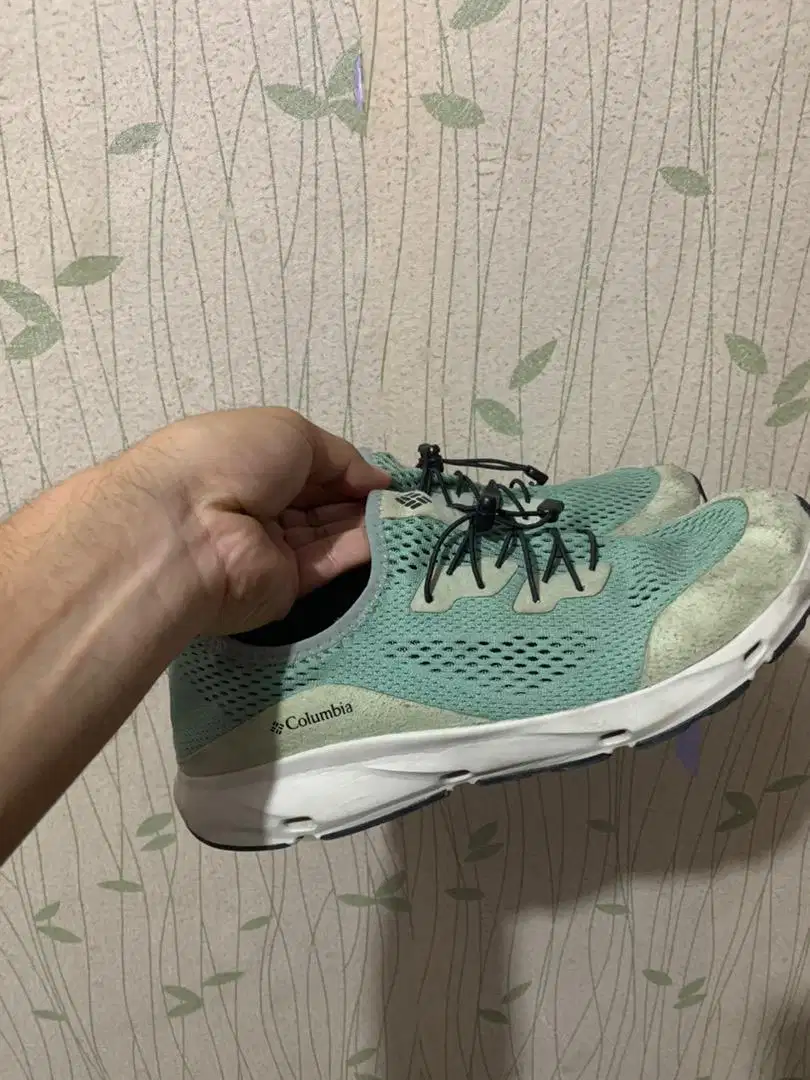 Sepatu Running Columbia