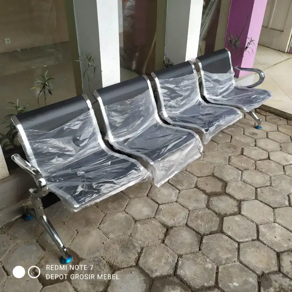 KURSI TUNGGU 4 DUDUKAN
