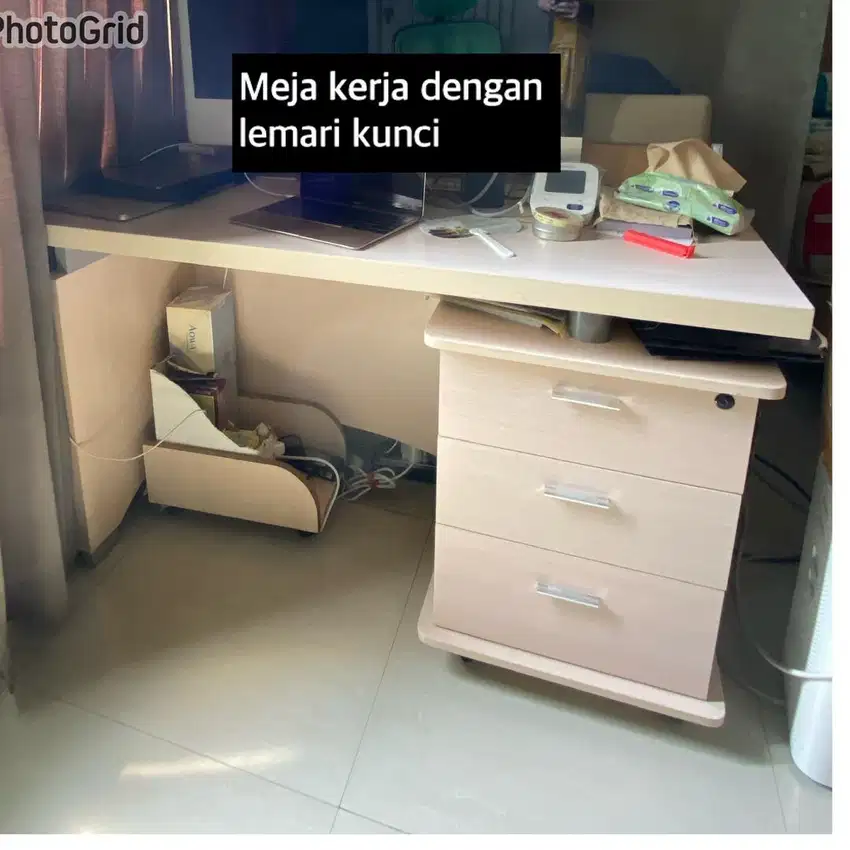 Meja belajar/meja kerja kayu informa
