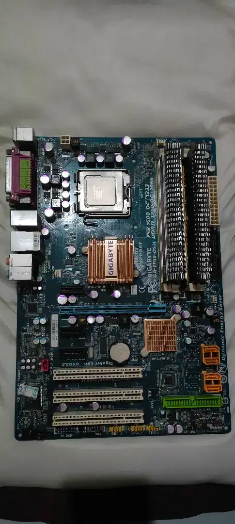 Dijual 1 set Motherboard Gigabyte P35 LGA775 + prosesor + RAM 6GB