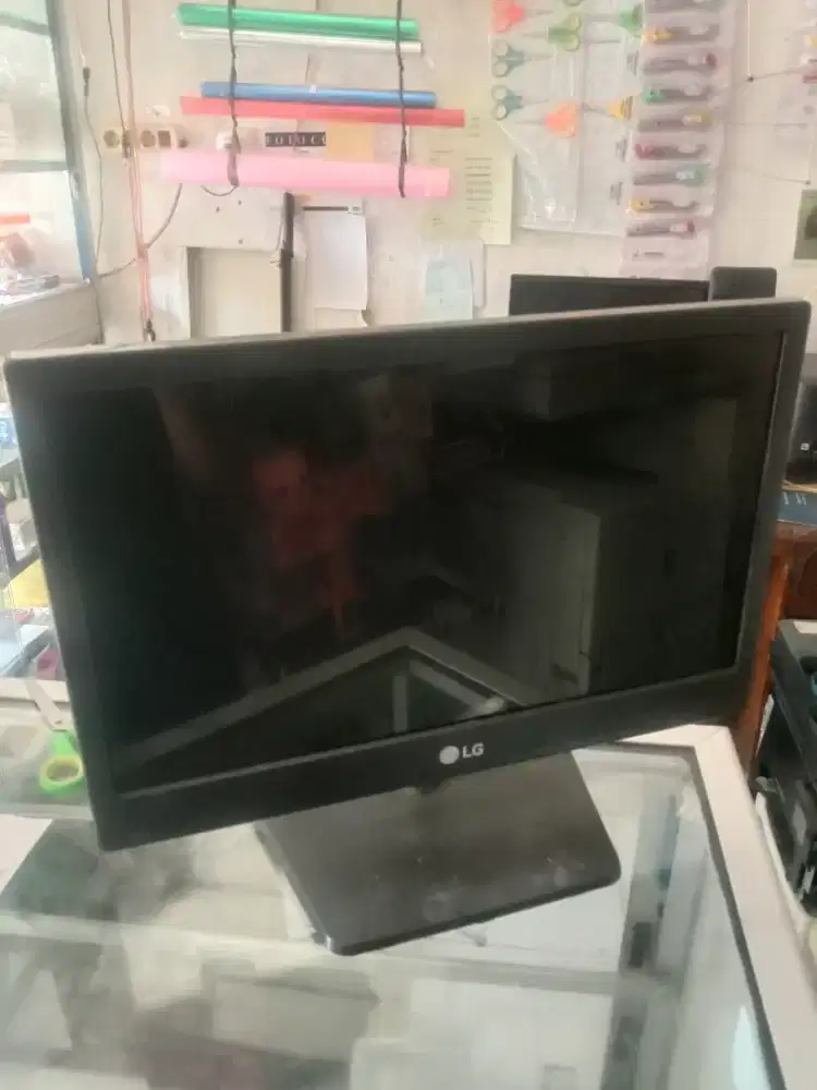 Monitor LG 16M 28A