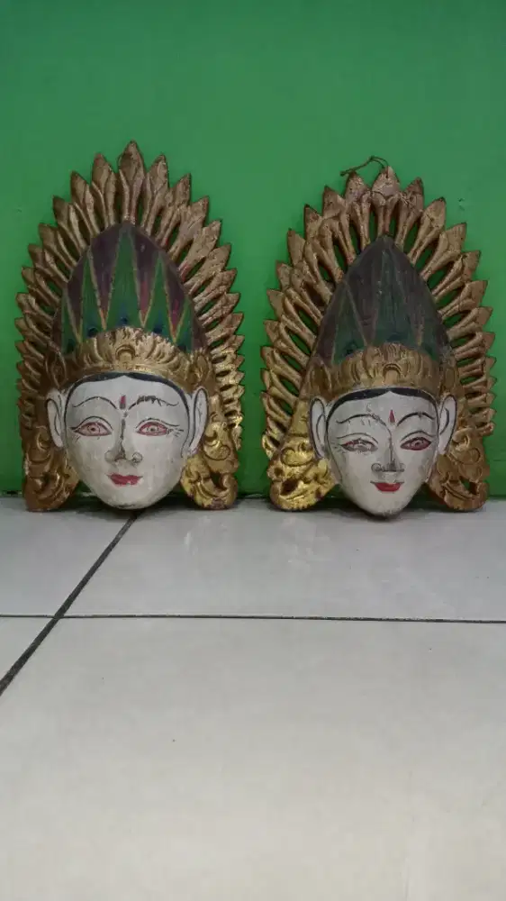 Sepasang hiasan/pajangan topeng antik