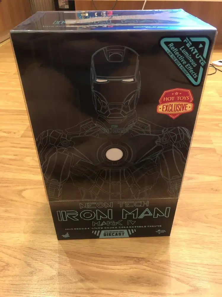 Hot Toys Iron Man 2 - Neon Tech Iron Man Mark IV 1/6th Scale MISB
