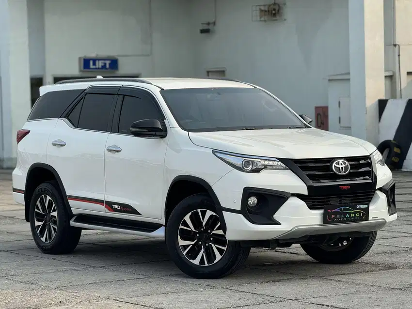 TOYOTA FORTUNER 2.4 VRZ TRD 2018 BONUS 4 BAN BARU