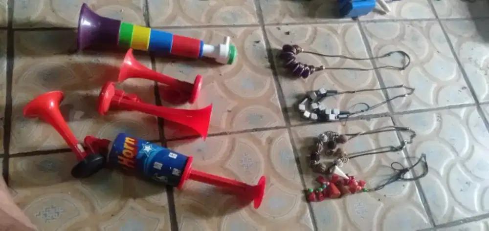 Slhjn plh slh 1 paket mainan ank trompet atau sblh nya hrg murah sj