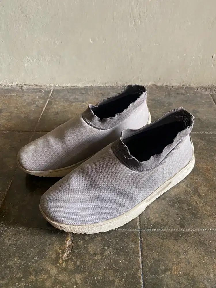 Sepatu slip on size 38