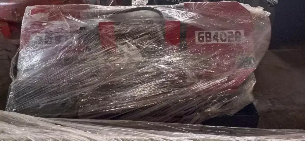 Mesin Bandsaw Gb4028