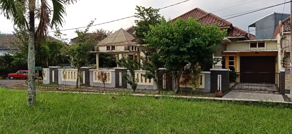 Rumah Murah Luas 404 m2 di Perumahan Bukit Dieng Row Jalan Kembar
