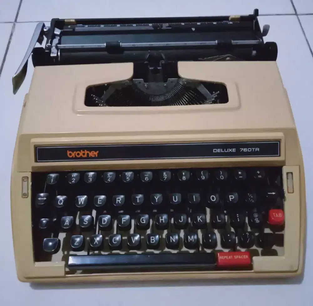 Mesin Tik Manual Brother Deluxe 760TR
