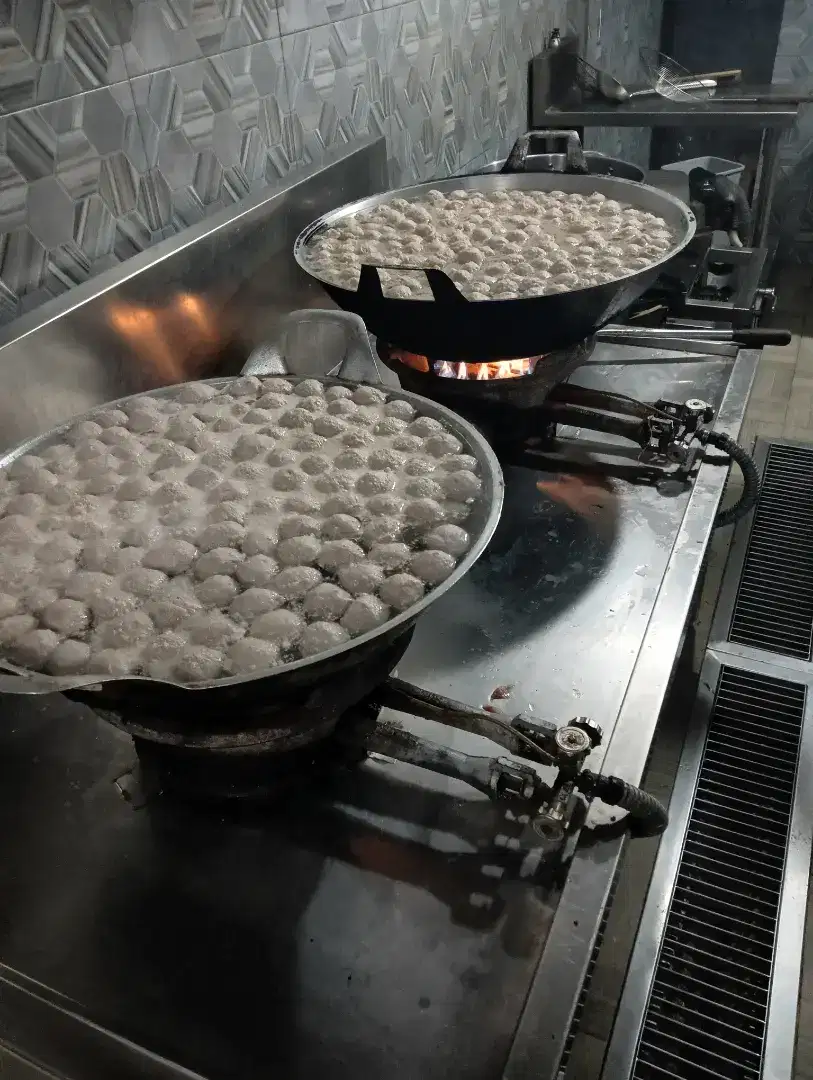 Bagi yang minat buka usaha bakso saya siap jdi karyawan. Bakso sapi