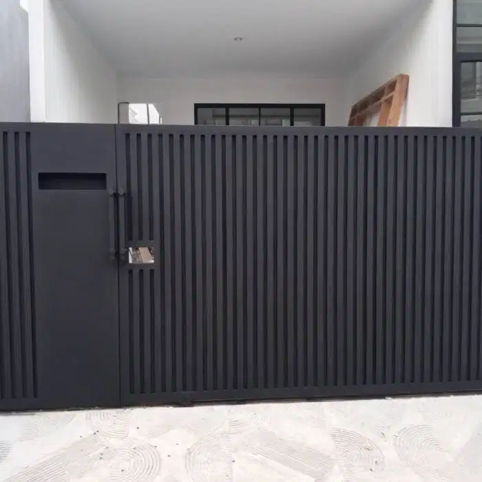 pagar rumah besi rapat warna hitam gratis survei