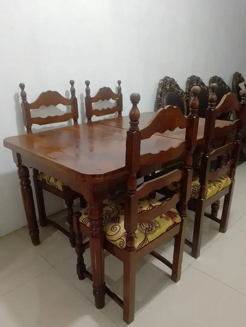 Set Meja Makan Kursi. Kayu jati