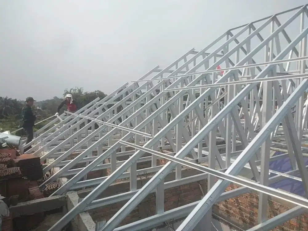 Kontruksi rangka baja ringan