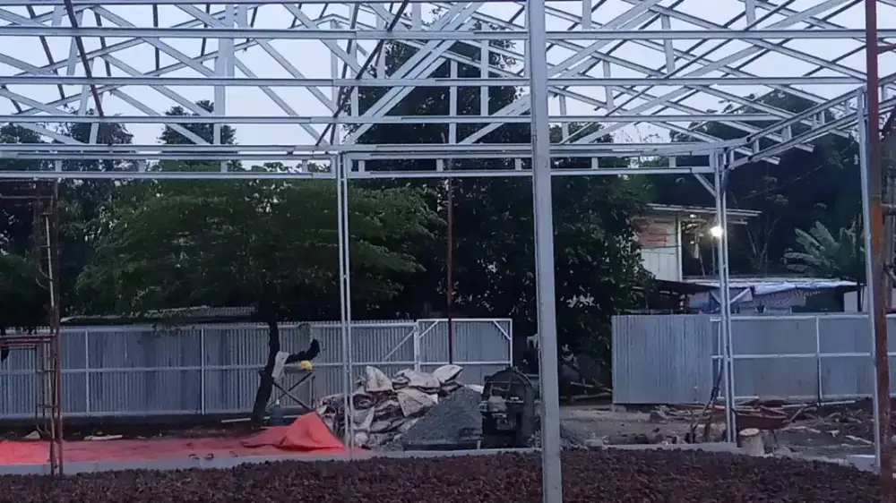 Ahli pasang rangka baja ringan