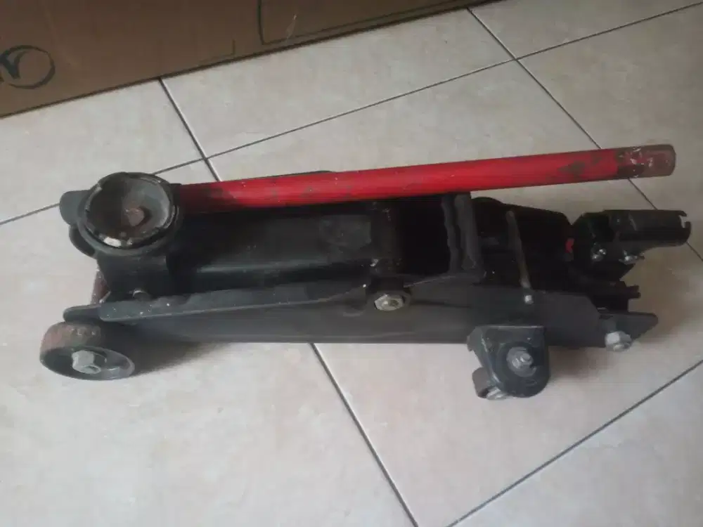 Dongkrak mobil masih bagus banget oke