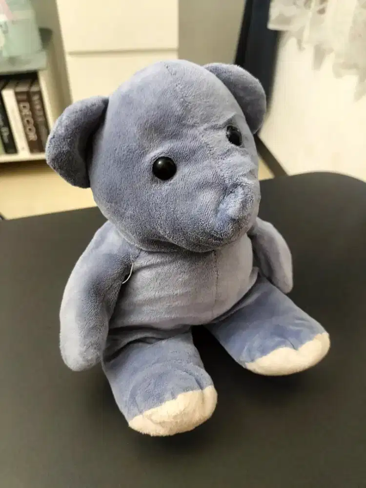 Boneka kecil minus pemakaian