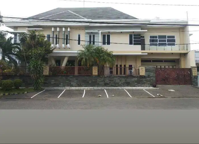 Dijual Bangunan Komersial  Raya Dharmahusada  Utara