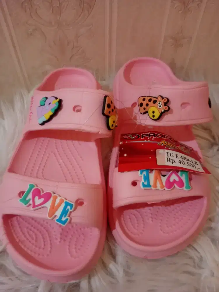 Sendal new era size 33