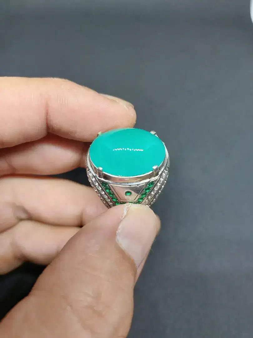 Bacan Doko giwang kaca