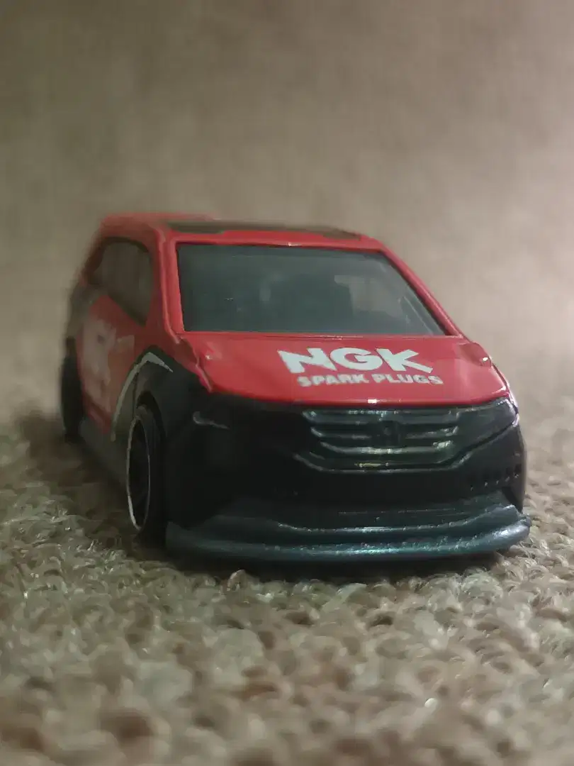 Hot Wheels Die Cast Honda Odyssey Maroon Loose