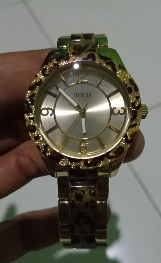 Jam tangan wanita brended guess