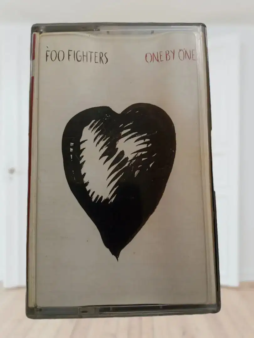 Kaset pita langka Foo Fighters One By One 2002