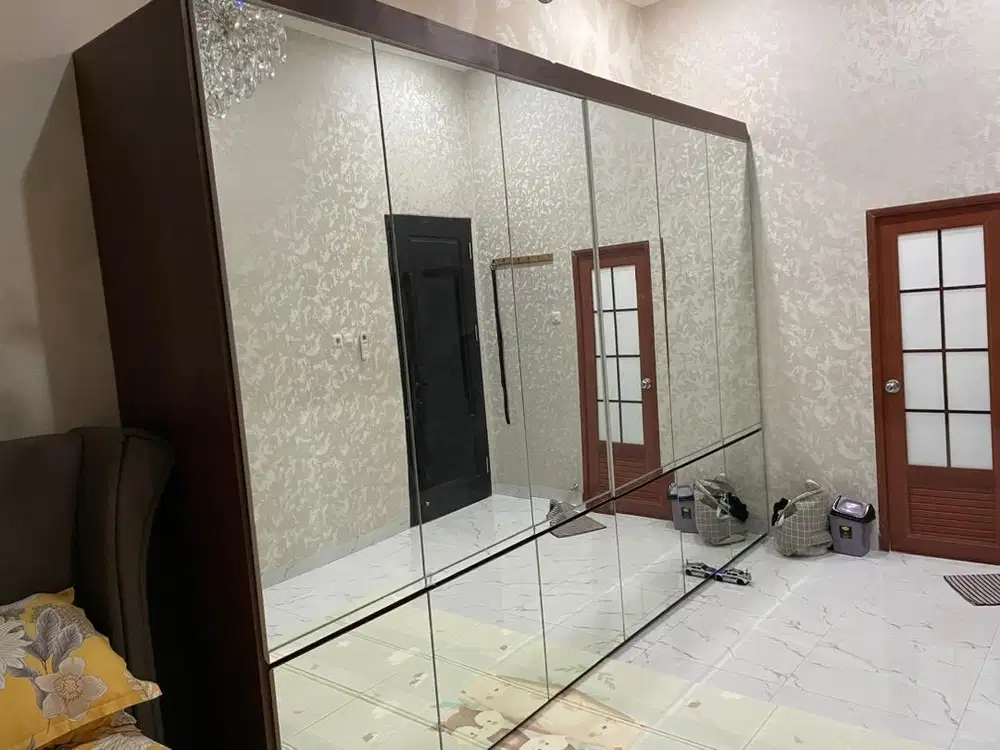 Lemari kaca untuk pakaian / buku / lemari kaca multi fungsi atas bawah