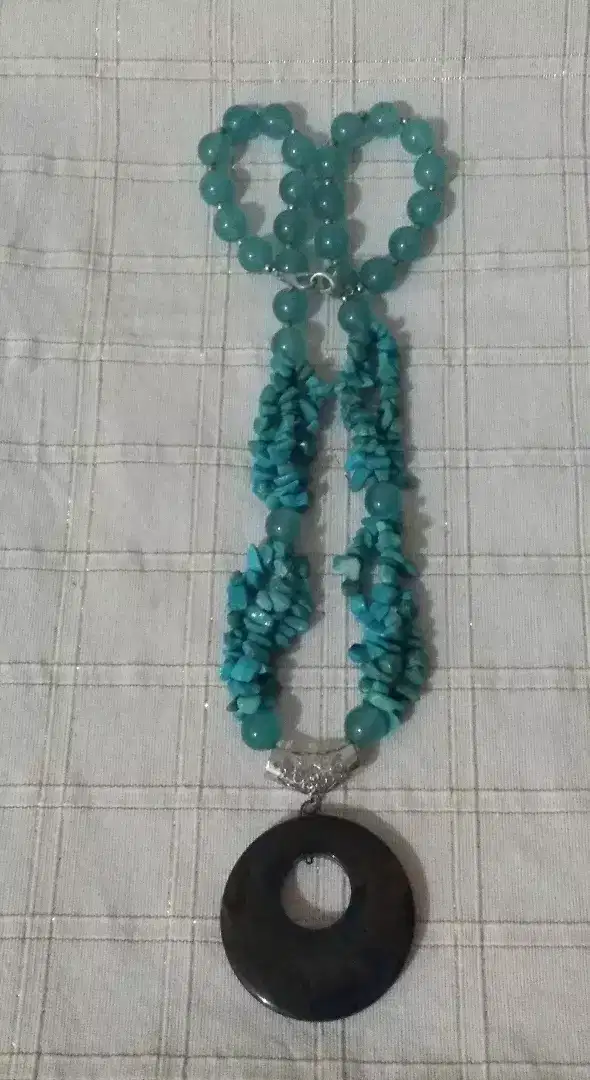 Kalung batu alam